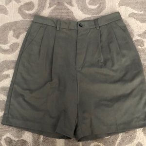 Mens Izod pleated Golf shorts
